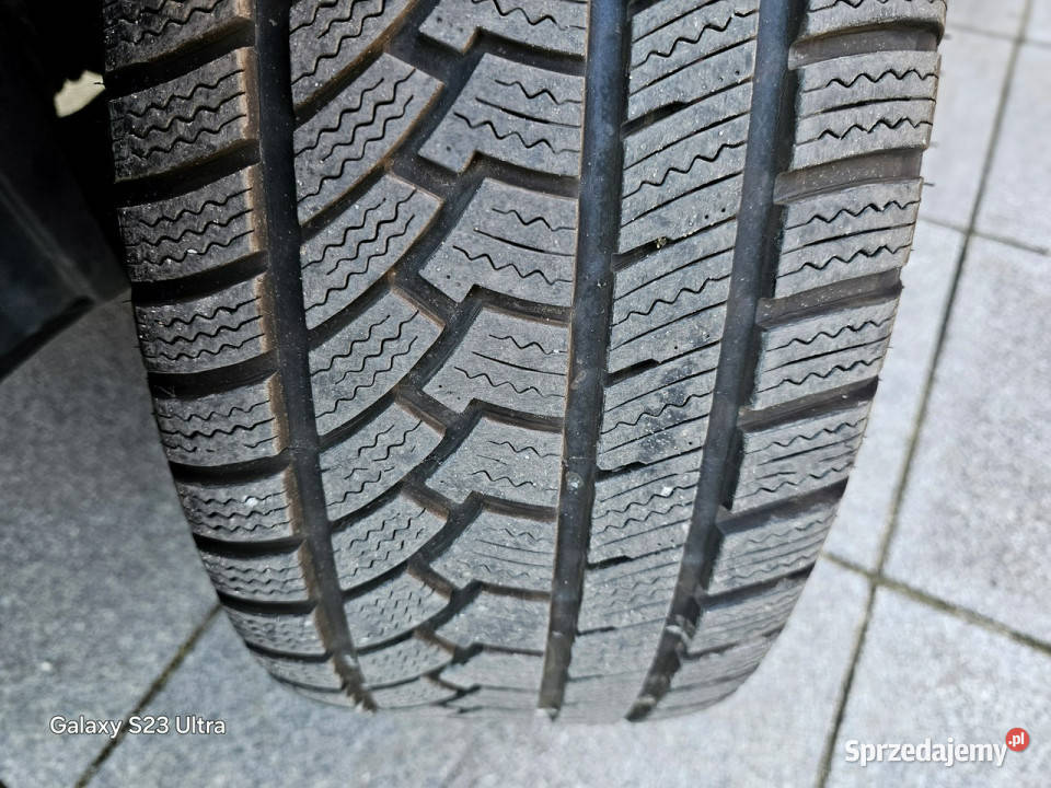 Ford Kuga 4X4 TITANUM Alu Felgi Pół Skóry Navi czujnik parkowania Rywałd sprzedam