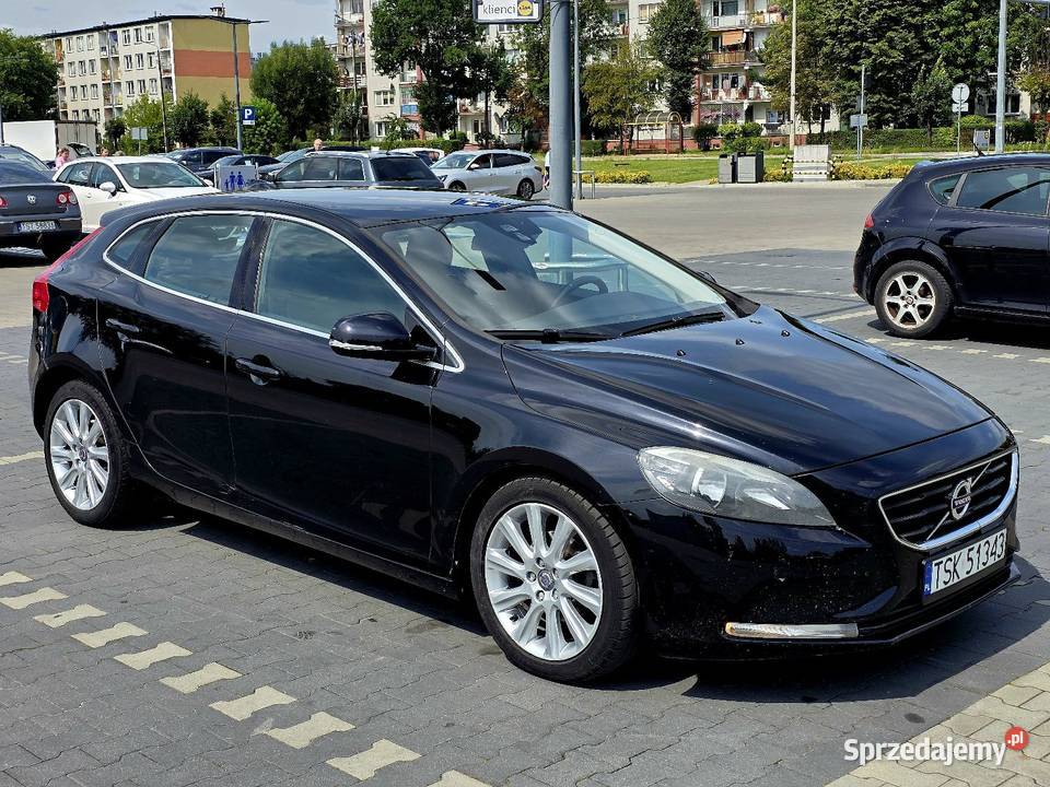 Volvo V40 D2 Momentum 16 diesel 115 2013r czarny Skarżysko-Kamienna