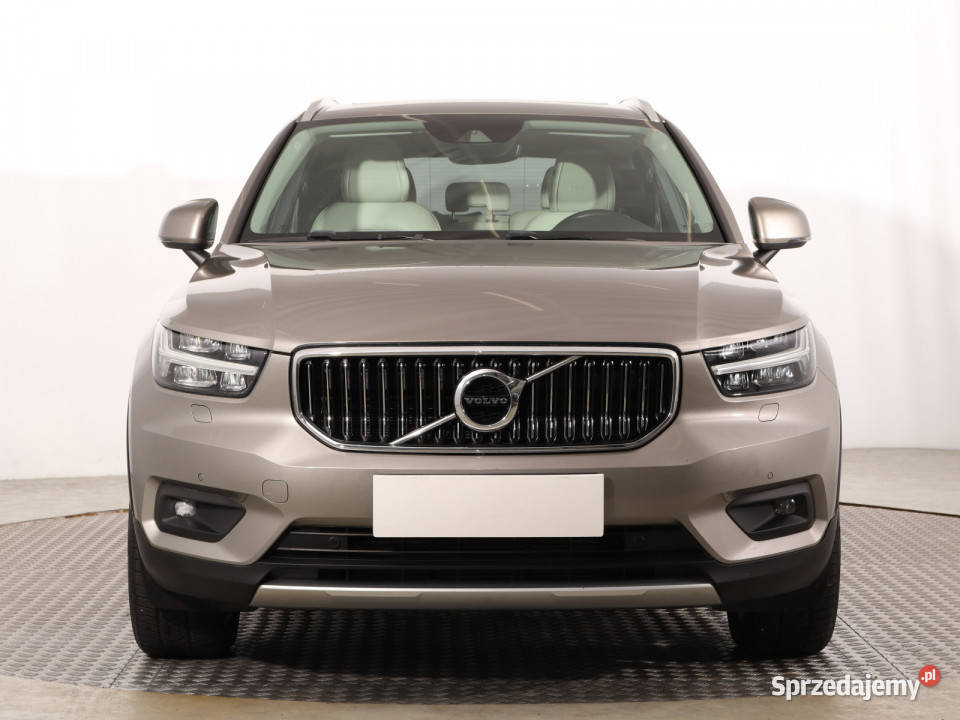 Volvo XC40 D4 AWD pełny VAT