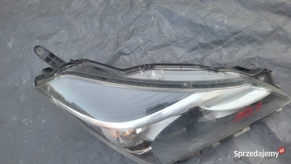 TOYOTA YARIS III 3 LIFT REFLEKTOR PRAWY LAMPA