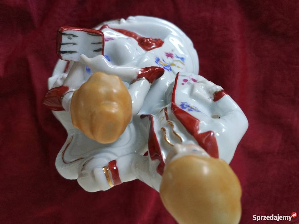 Figurka z porcelany Zakochani z ksiazką Ropa sprzedam