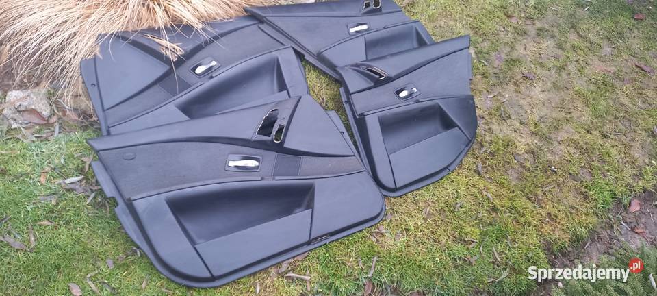 Tapicerka boczki bmw e60 e61 Rok produkcji 2004 Byczyna