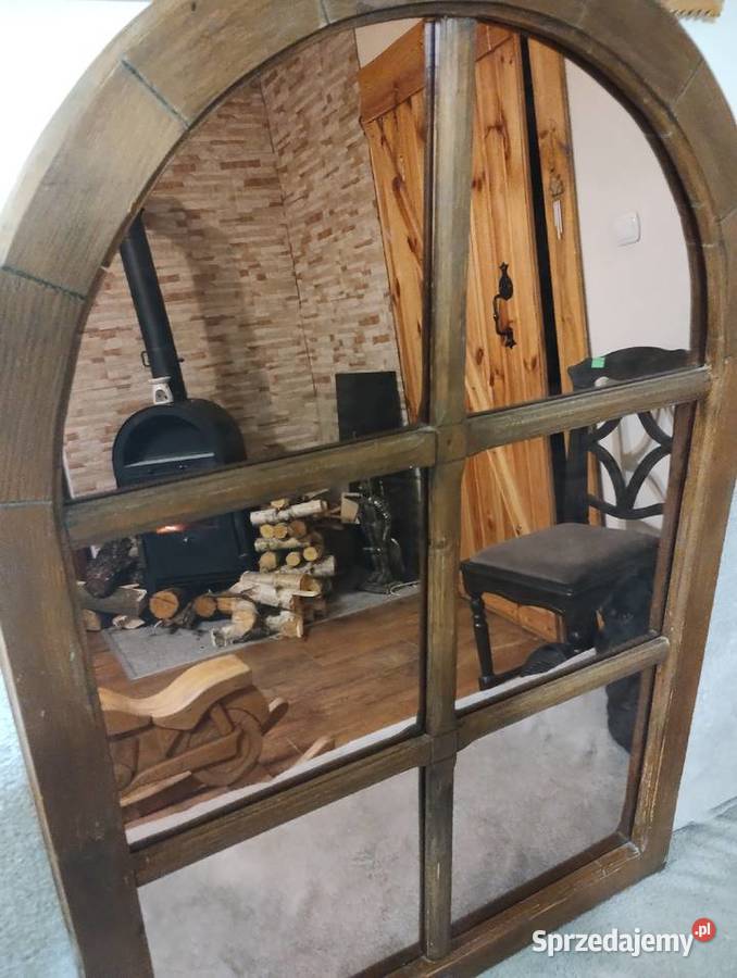 Lustro w ramie okiennej