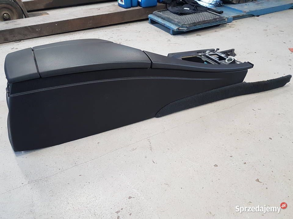 BMW 5 E60 E61 PODLOKIETNIK TUNEL SCHOWEK KRATKA Turek