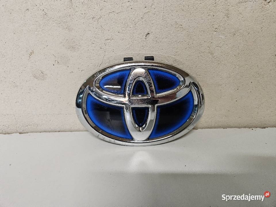 TOYOTA AURIS II PRIUS HYBRYDA ZNACZEK PRZÓD