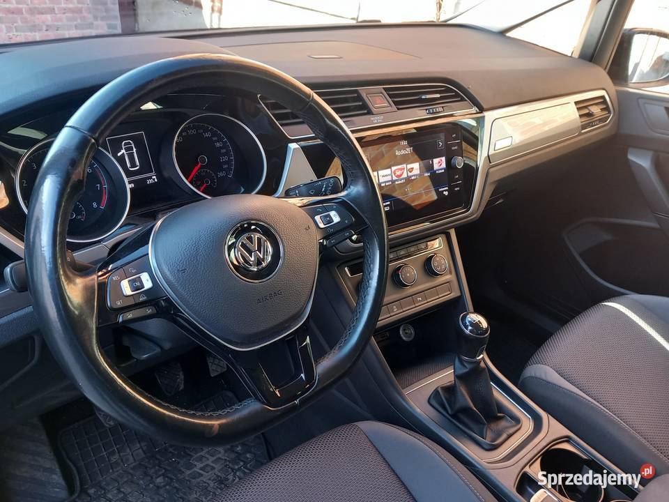 VW Touran 12 benzyna 116 2017r Konin