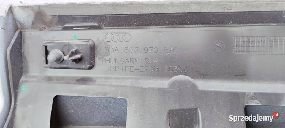 LISTWA DRZWI PRAWY TYŁ AUDI Q3 F3 LS9R 83A853970 śląskie Przystajń