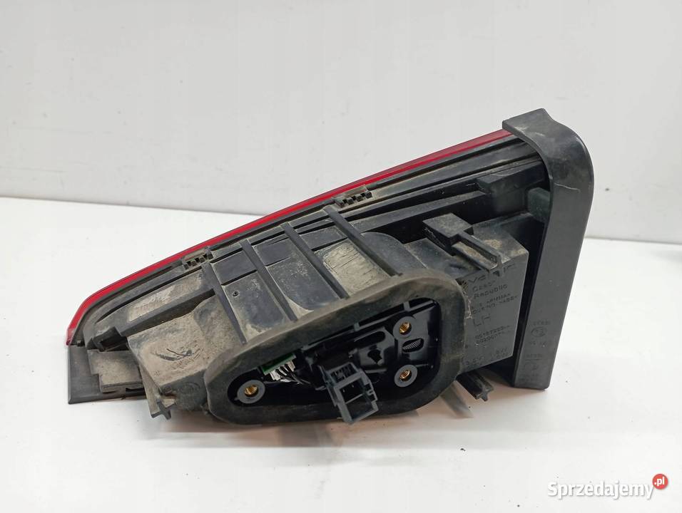 LAMPA TYŁ W KLAPĘ LEWA KOMBI Skoda Superb III