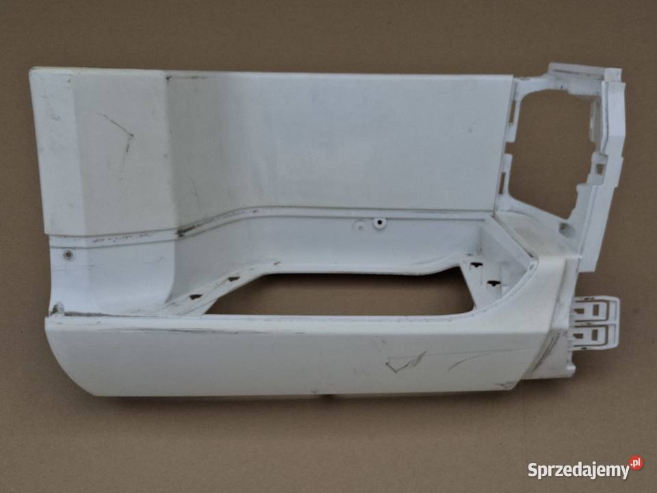 DAF XF 106 EURO 6 OBUDOWA WNĘKA STOPNIA PRAWEGO Bieleń