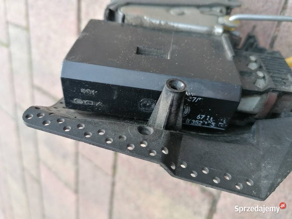 BMW E39 ZAMEK DRZWI PRAWY PRZÓD EUROPA 8352165