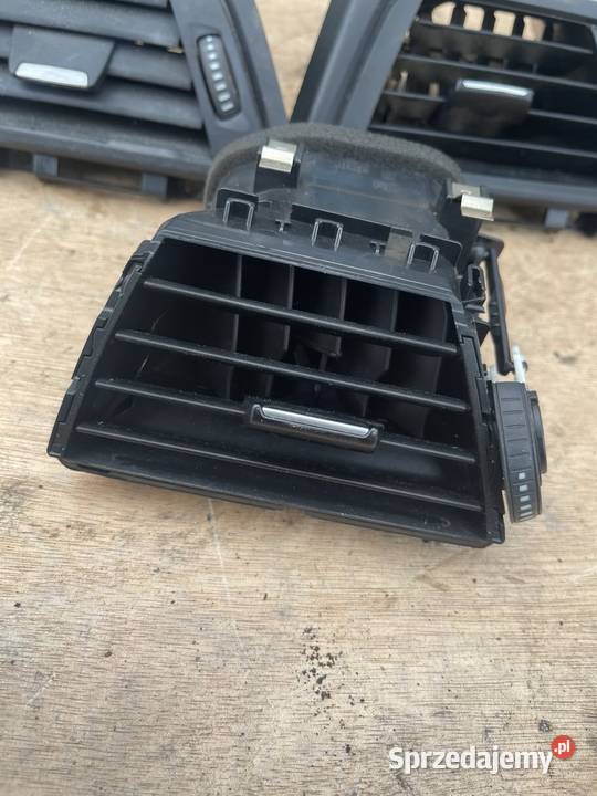 Kratka nawiewu lewa BMW F30 F31 F32 Stalowa Wola sprzedam