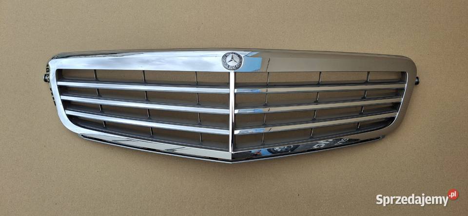 MERCEDES CKLASA W204 GRILL ATRAPA CHŁODNICY Bieleń sprzedam