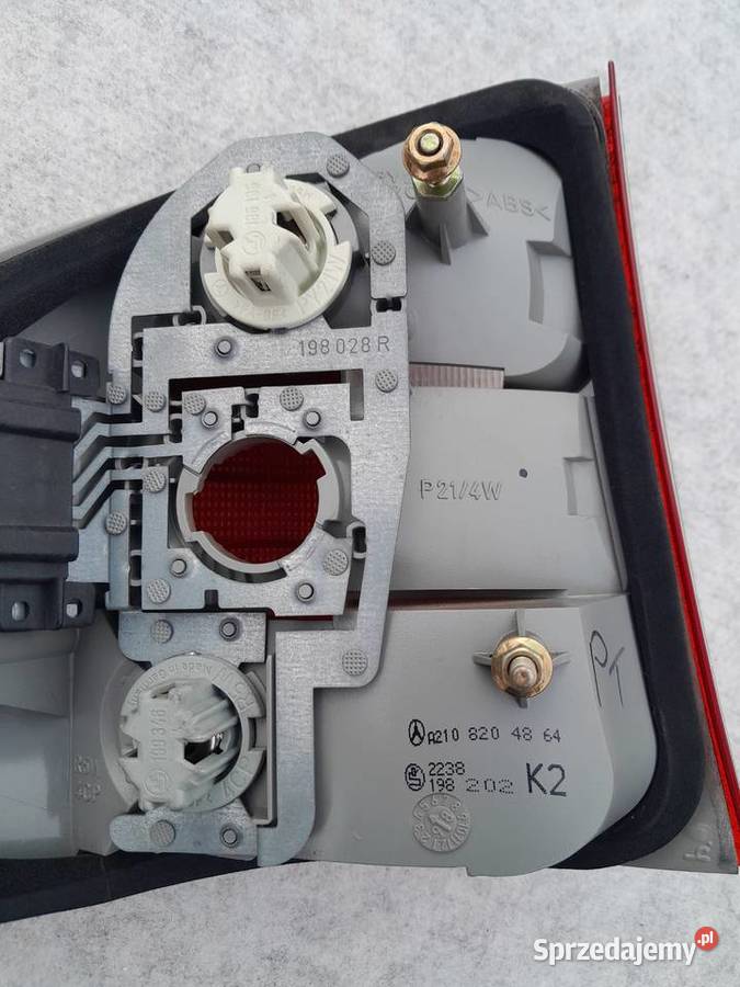 Lampa tylna prawa Mercedes E Klasa W210 kombi