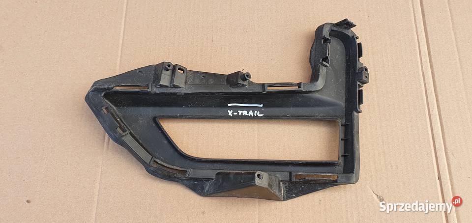NISSAN XTRAIL T32 LIFT RAMKA HALOGENU PRAWA Trzciel