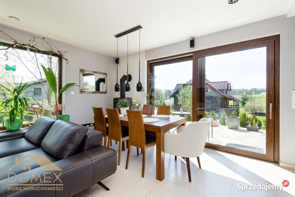 Sprzedaż domu wolnostojącego 242m2 Wieszczęta