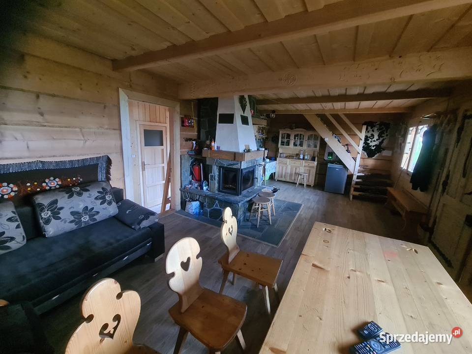 Góralska chata wysoko w górach Waksmund