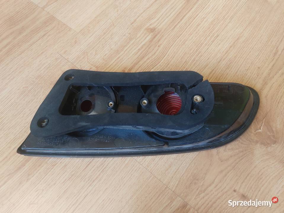 Lampa prawa tylna w klapę OE Seat Ibiza III Lampy tylne sprzedam