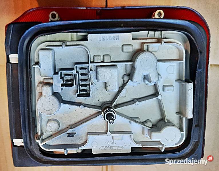 Lampa tylna prawa Peugeot 205 83r89 r prawe Lampy tylne Ostrów Wielkopolski sprzedam