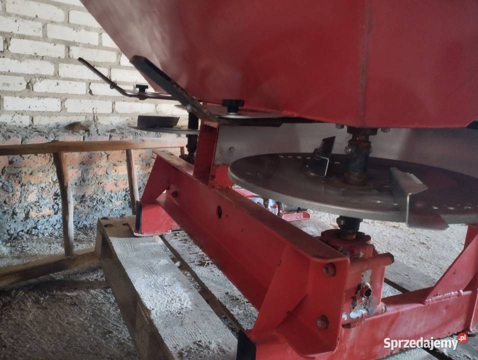 Rozsiewacz nawozów woprol 1200 Krzczonów-Wójtowstwo