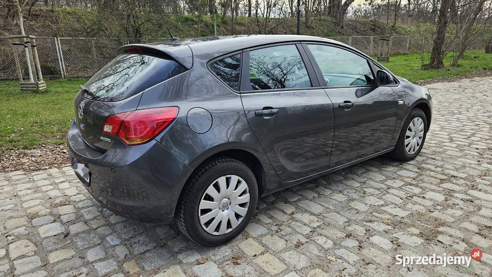 Opel Astra 2012r 14 benzyna zadbany serwisowany benzyna
