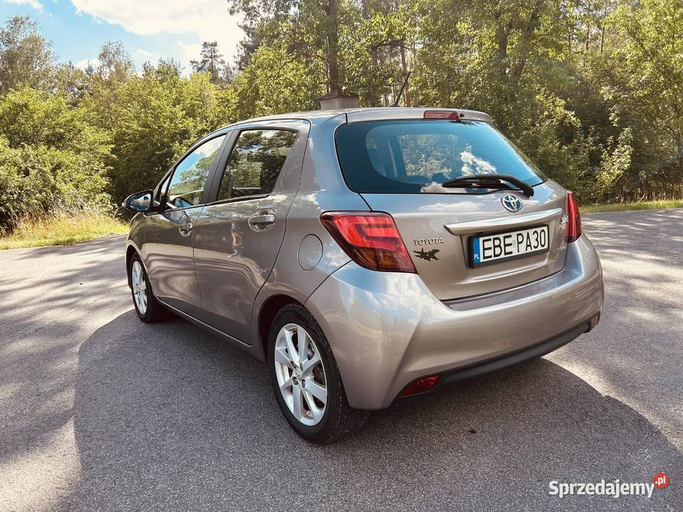 Toyota Yaris HYBRID 1Właściciel Salon Polska światła do jazdy dziennej łódzkie Bełchatów