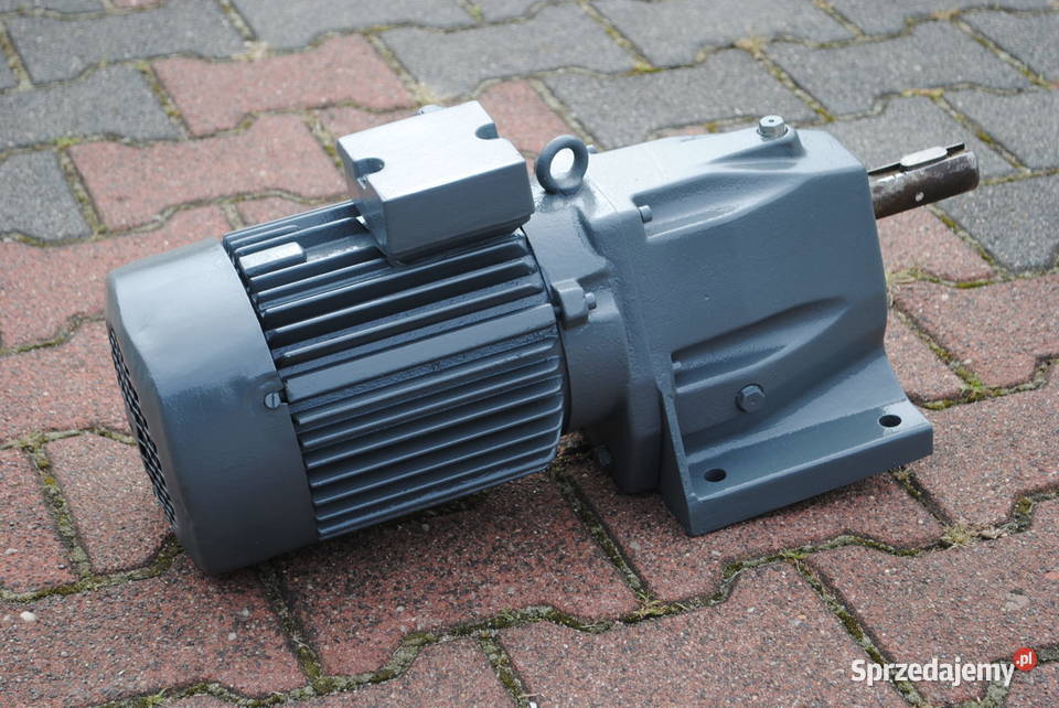 Motoreduktor dwubiegowy 106kw 6832obrmin VEM Kargowa