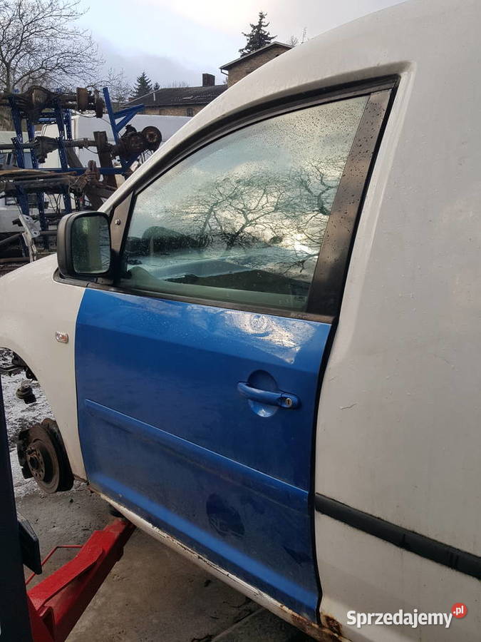 Zderzak Volkswagen Caddy przód 03