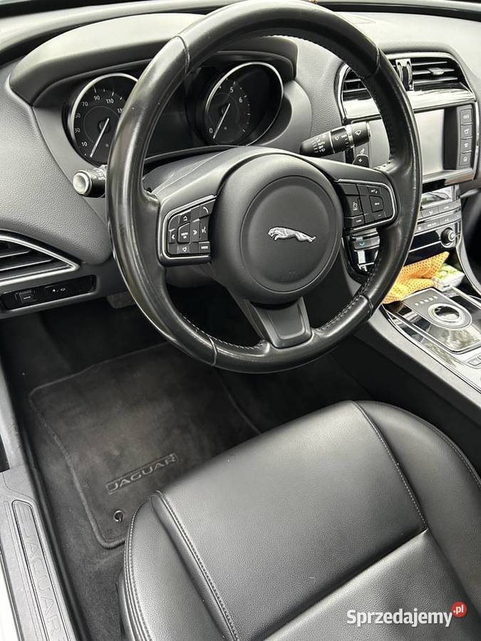 Jaguar XE 2018 benzyna 250 nowy Rok produkcji 2017 Borzęcin Duży