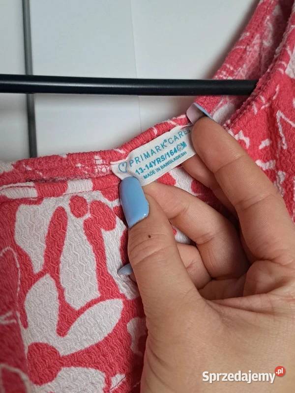 Czerwony kombinezon w kwiaty stylowy i wygodny Trąbki Wielkie