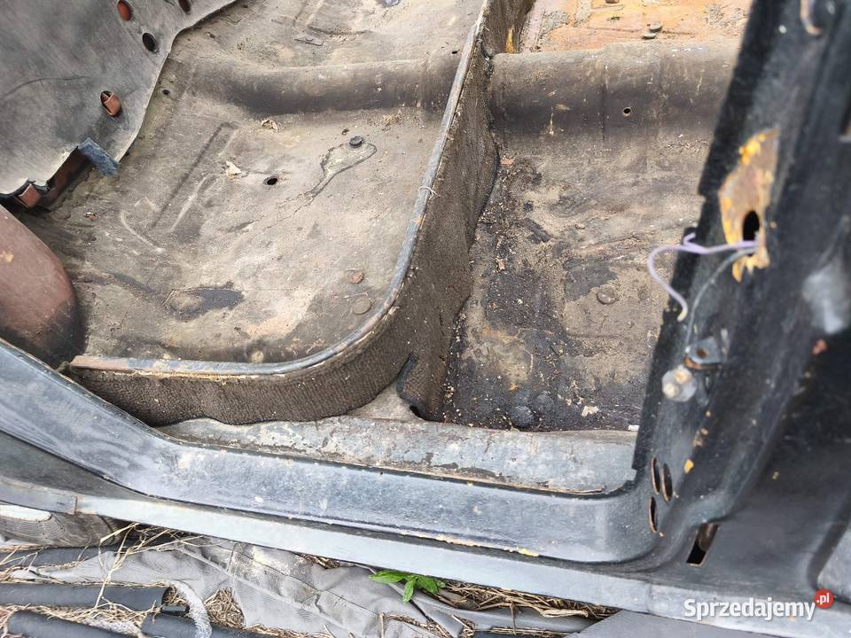 Nadwozie karoseria Wołga GAZ 3102 Góra Kalwaria