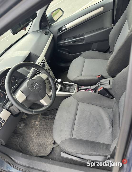 Opel Astra H 16 kombi 2007r klima dwa kpl opon 360000km