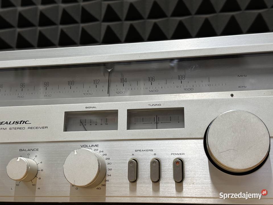 Amplituner Realistic STA820