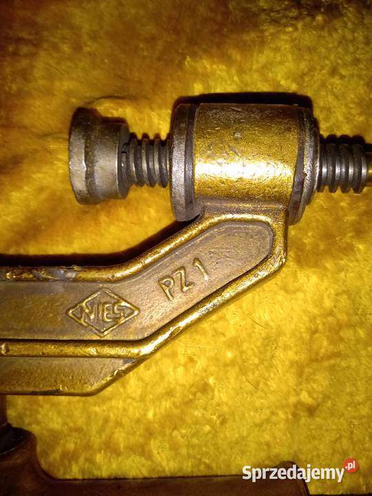 Zacisk spawalniczy obrotowy