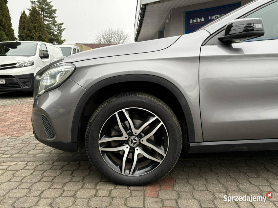 Mercedes GLA 220 Kamera 360 Harman Kardon Skóry