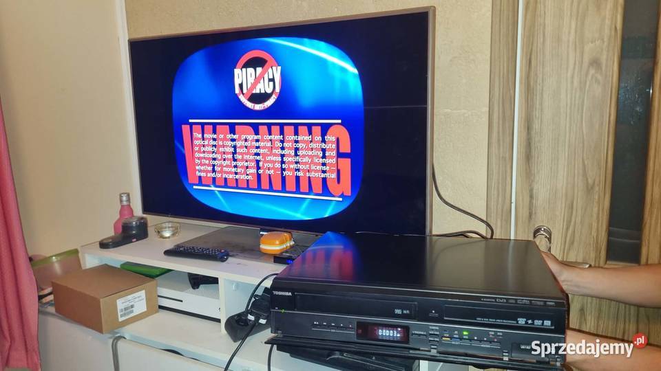 Nagrywarka Magnetowid VHS DVD HDD Toshiba RDXV50 łódzkie Warta