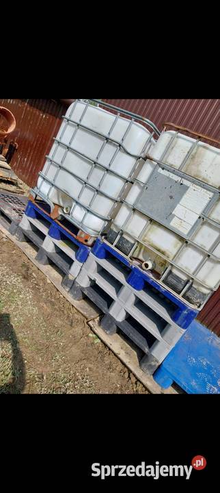 Paleta plastikowa 110x110 jako podłoże do ogrodu