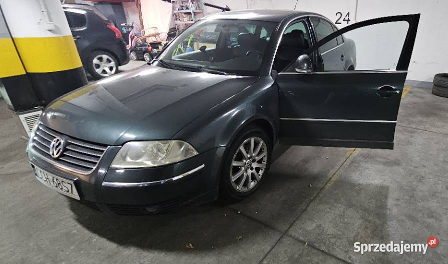 VW PASSAT B5 FL z 2004 roku z silnikiem 25 V6 kupiony w Polsce Toruń sprzedam