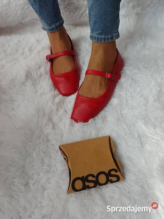 41 ASOS Design Czerwone baleriny z zapięciem z Asos