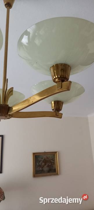 Mosiężny pięcioramienny żyrandol z kloszami w Skierniewice