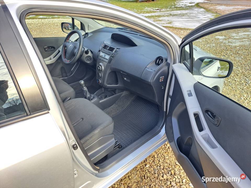 Toyota Yaris 133 vvti 2010r Tychy