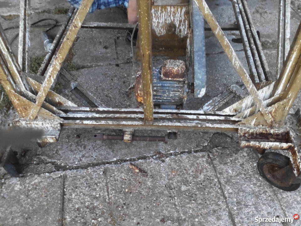 Podnośnik podest zwyżka winda budowlana Ujazd