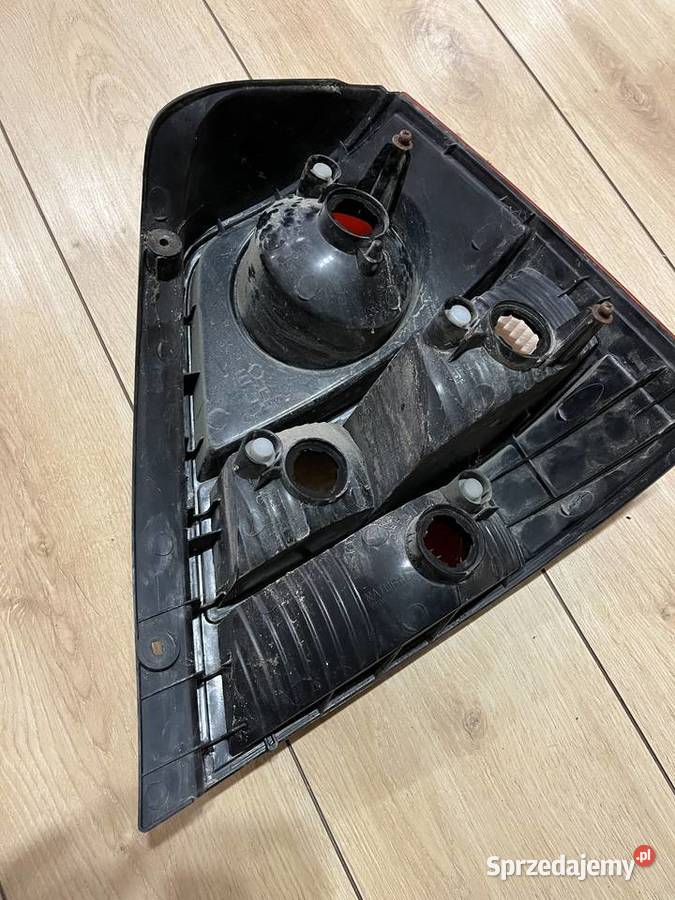 Lampa lewa tył Kia Sorento 1