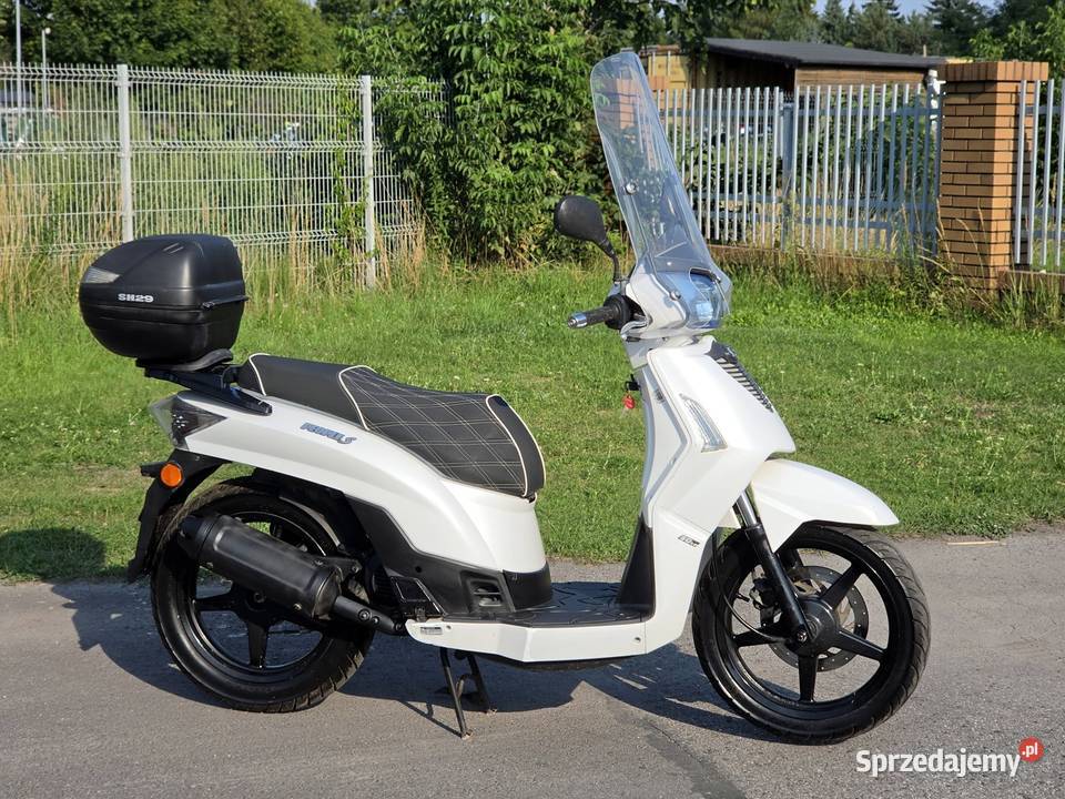 Kymco Peoples 50 4t na dużych 16 kołach z szybą