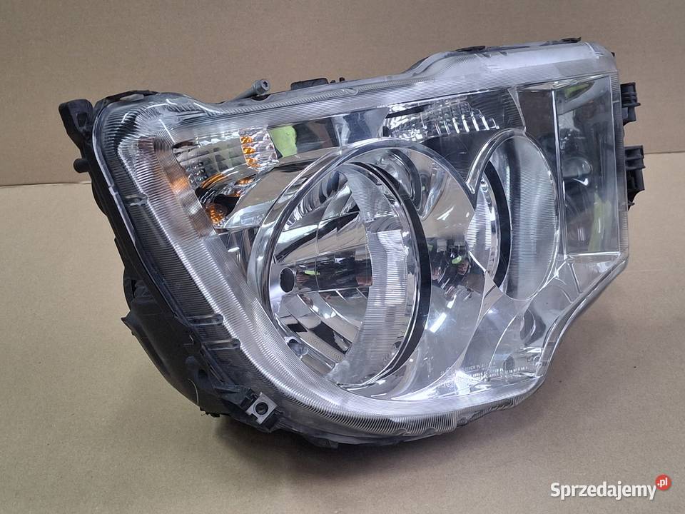 MERCEDES ANTOS AROCS REFLEKTOR PRAWY LAMPA PRAWA Bieleń