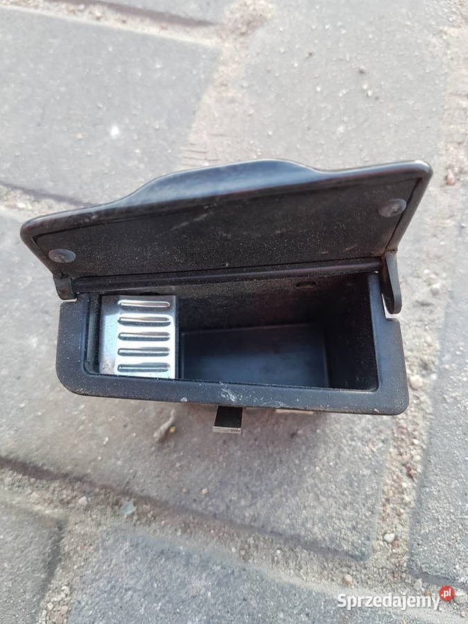 AUDI A8 D2 POPIELNICZKA TYL PRAWA 4D0857406B Turek