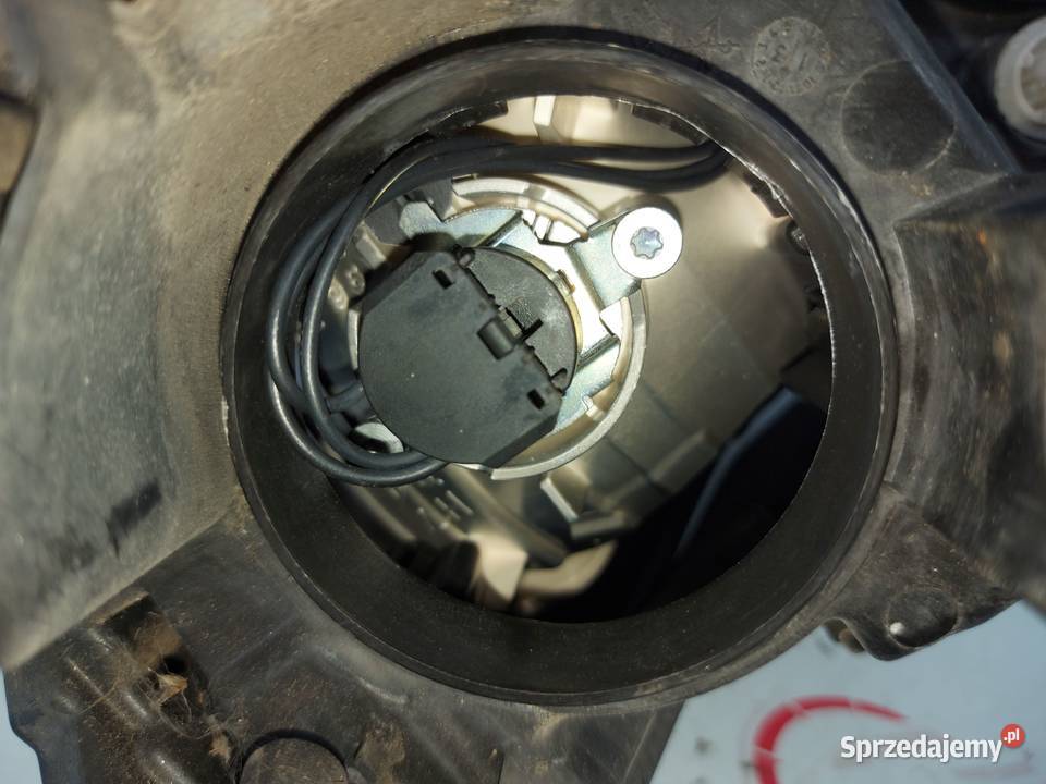 VW POLO V 6C LIFT lampa prawa przód ANGLIK