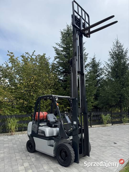 Wózek widłowy Nissan 25 t triplex wolny skok Wilkołaz-Stacja Kolejowa