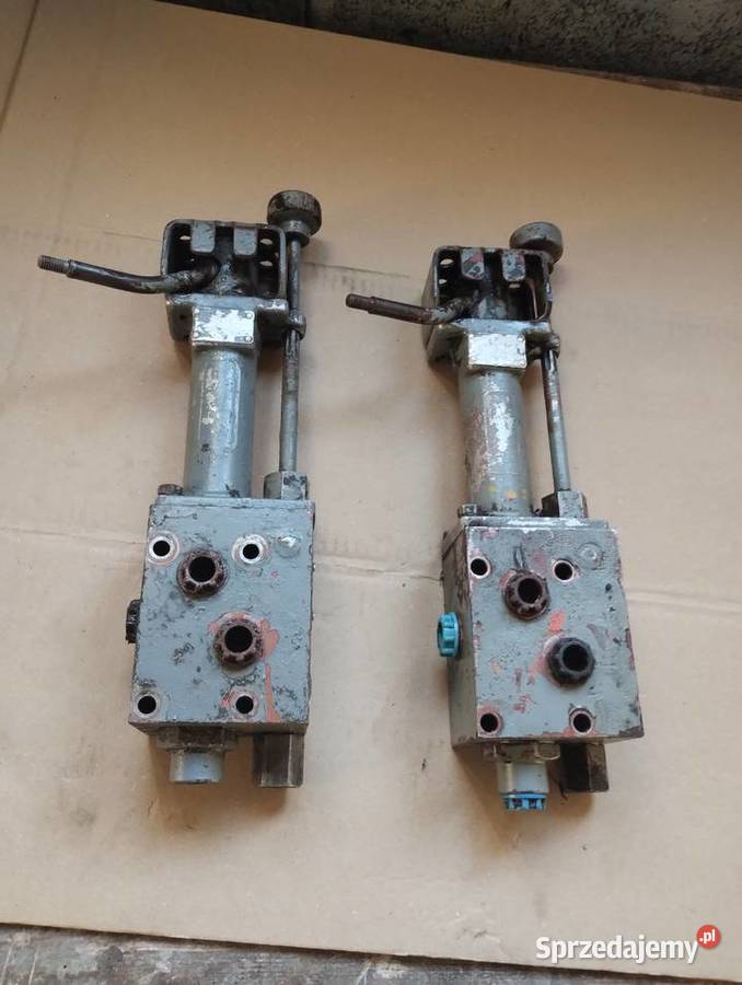 Rozdzielacz ursus c330 pod siedzenie małopolskie