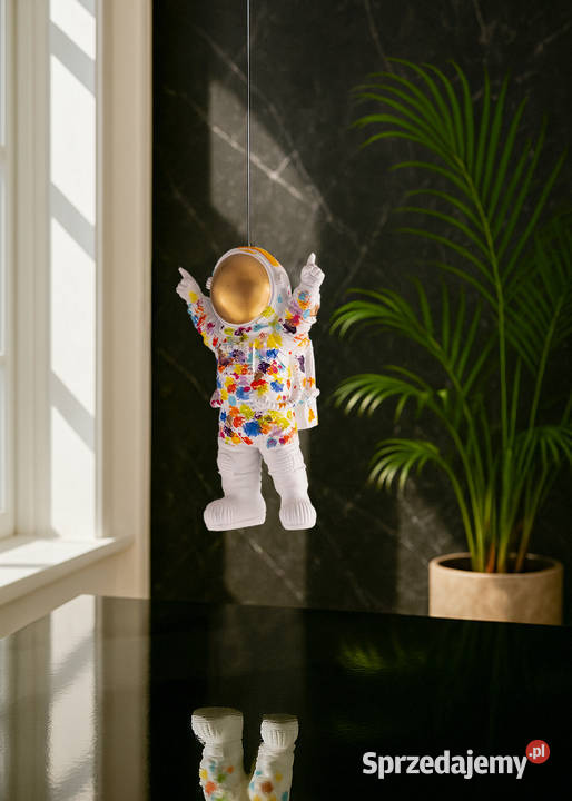 Artystyczna figurka kosmonauty wisząca