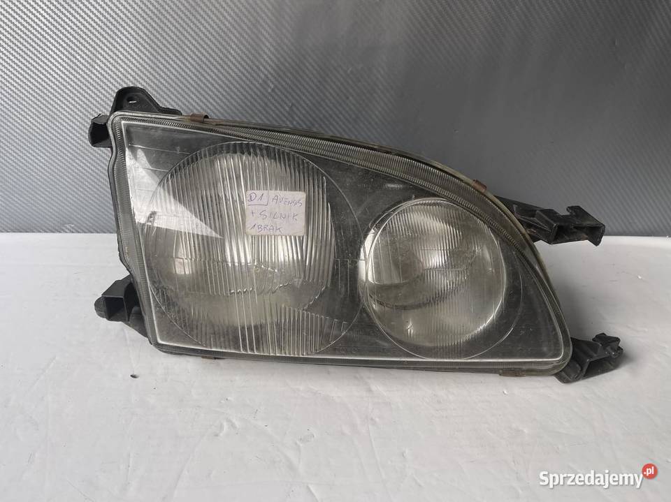 TOYOTA AVENSIS PRAWA LAMPA PRZÓD